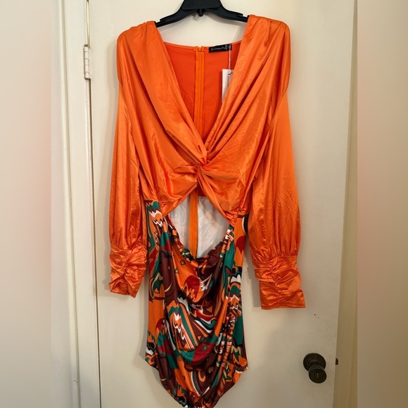 Plus Size Print Twist Graphic Cut Out Dress - Picture 2 of 4